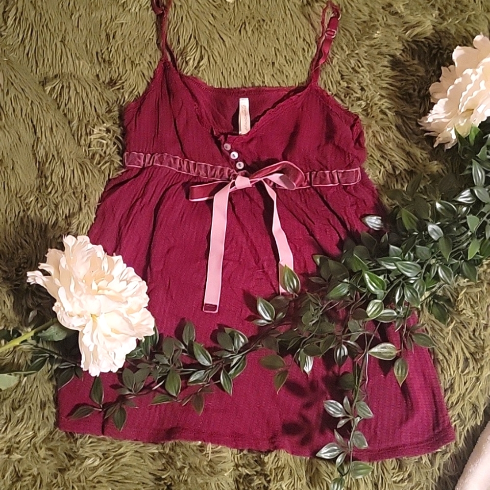 Tank top with velvet strap
